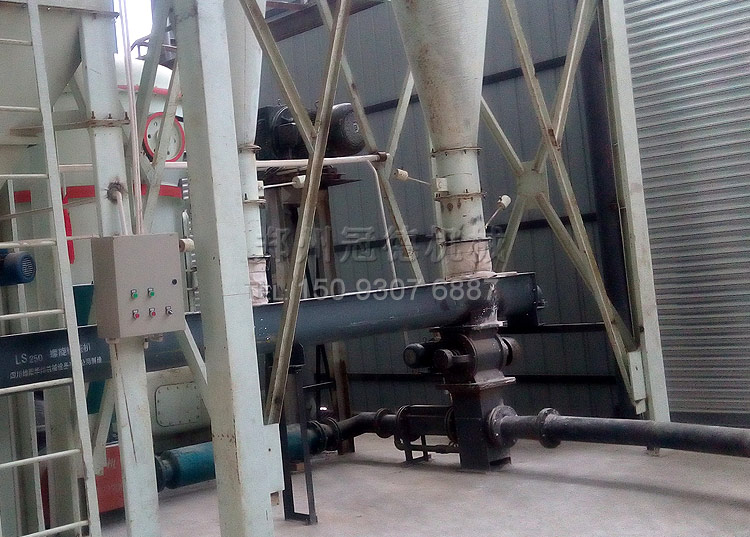 冠德磨粉機(jī)氣力連續(xù)噴射輸送入庫(kù)現(xiàn)場(chǎng) 冠德磨粉機(jī)氣力連續(xù)噴射輸送入庫(kù)現(xiàn)場(chǎng)